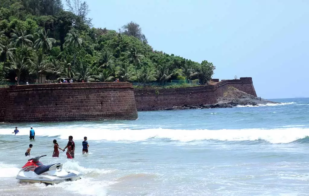 Candolim Beach (North Goa Sightseeing Tour)