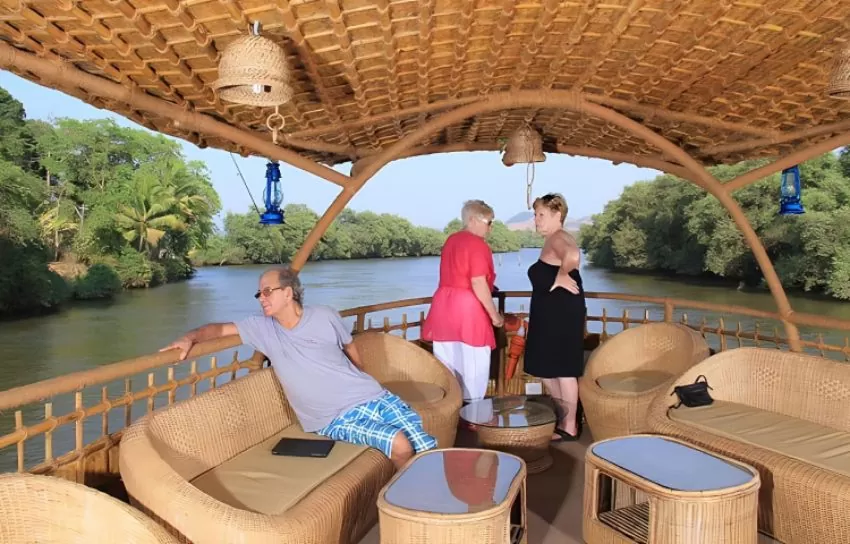 boat cruise mandovi river goa